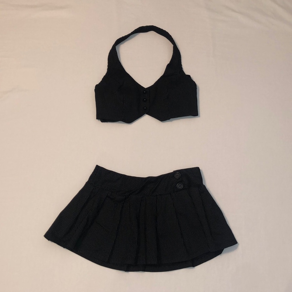 Fashion Magazine Medium striped pleated skirt/skort set with silky tie back top